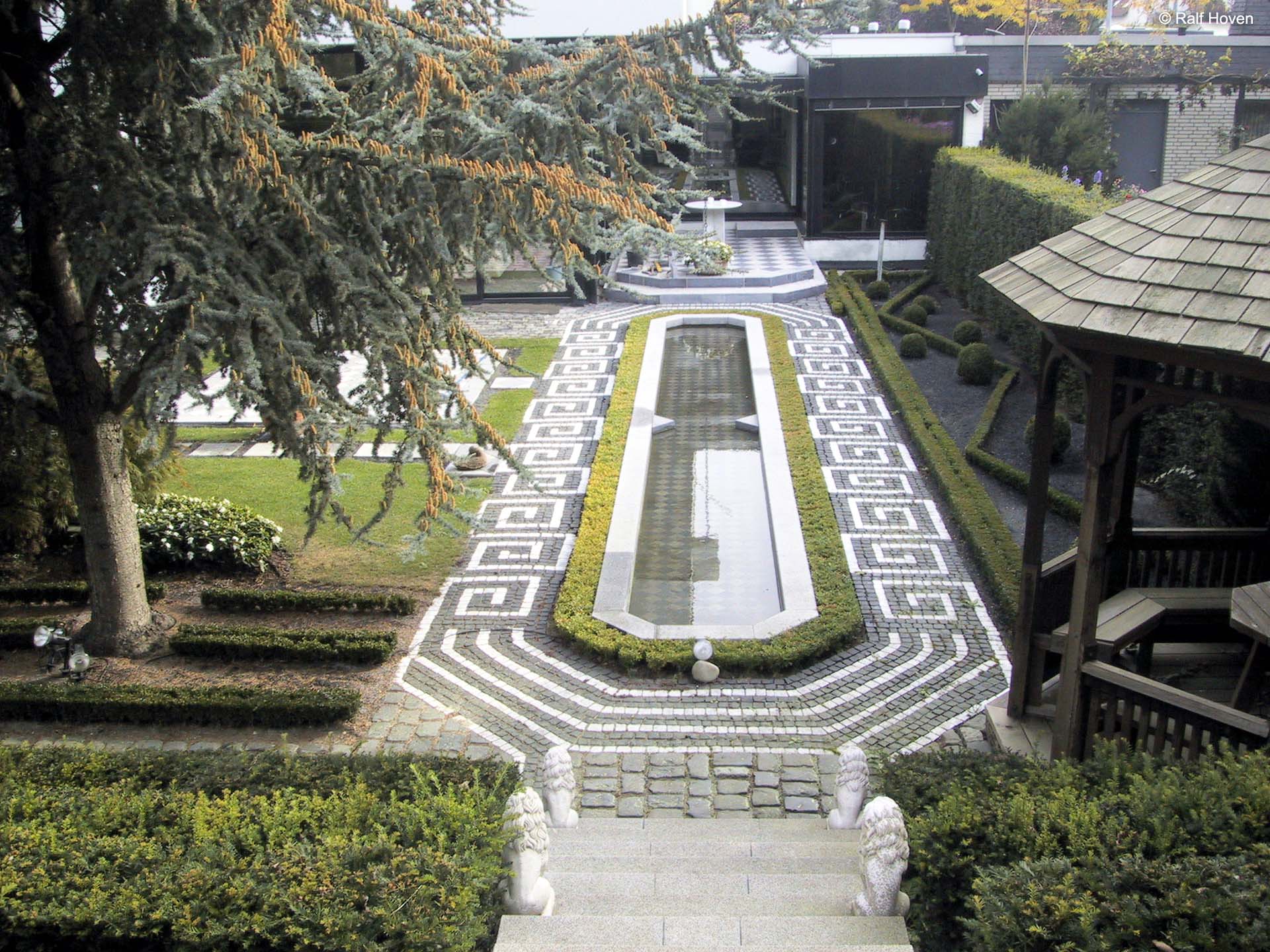 Gartengestaltung Köln Pesch geometrisch formal Wasserbecken Blaustein